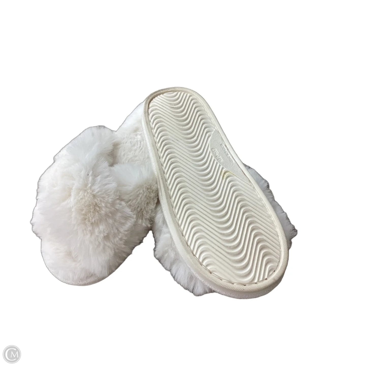 Slippers By Clothes Mentor In Cream, Size: 7