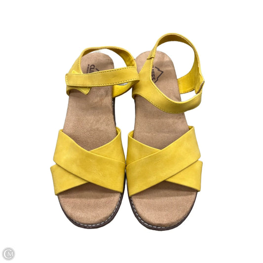 Sandals Flats By Cliffs By White Mountain In Yellow, Size: 8