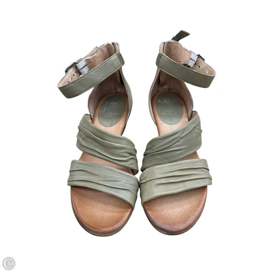 Sandals Flats By Clothes Mentor In Green, Size: 8