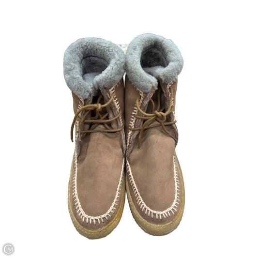 Boots Ankle Flats By Clothes Mentor In Tan, Size: 8.5