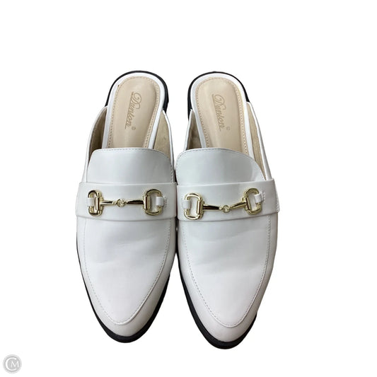 Shoes Flats By Clothes Mentor In White, Size: 8