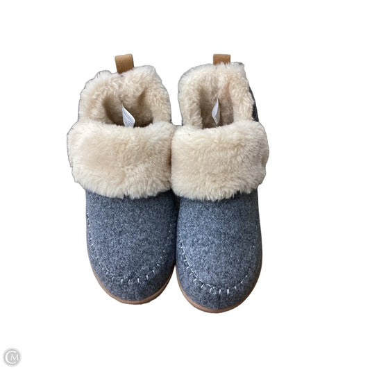 Slippers By Clothes Mentor In Grey & Tan, Size: 9