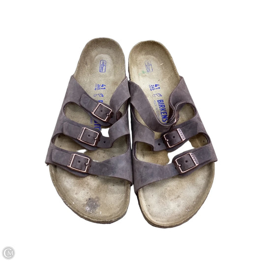 Sandals Flats By Birkenstock In Brown, Size: 10