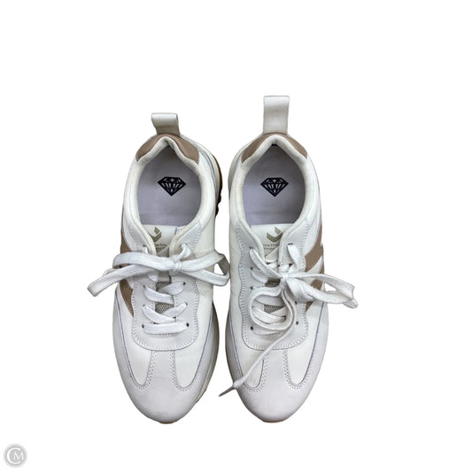 Shoes Sneakers By Clothes Mentor In Cream, Size: 8
