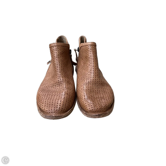 Boots Ankle Flats By Clothes Mentor In Brown, Size: 6