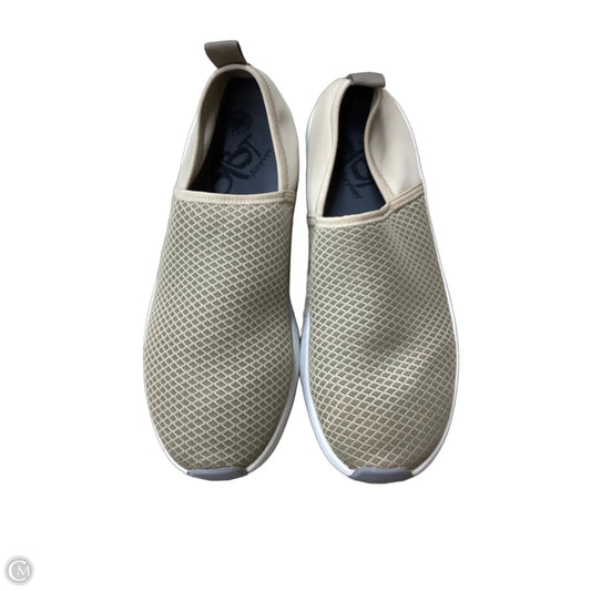 Shoes Sneakers By Otbt In Tan, Size: 9.5