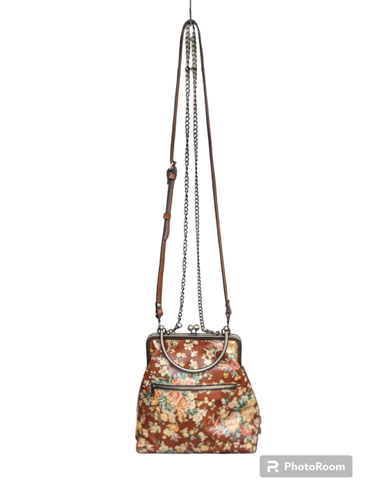 Calvin Klein Lily Key Item Saffiano Crossbody Fawn One Size : :  Clothing, Shoes & Accessories